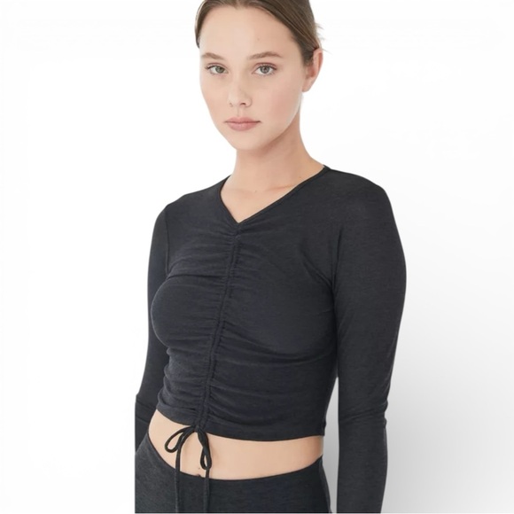 Beyond Yoga Tops - Beyond Yoga Scrunch It Up Cropped Ruched Long Sleeve Shirt Charcoal Gray Sz L